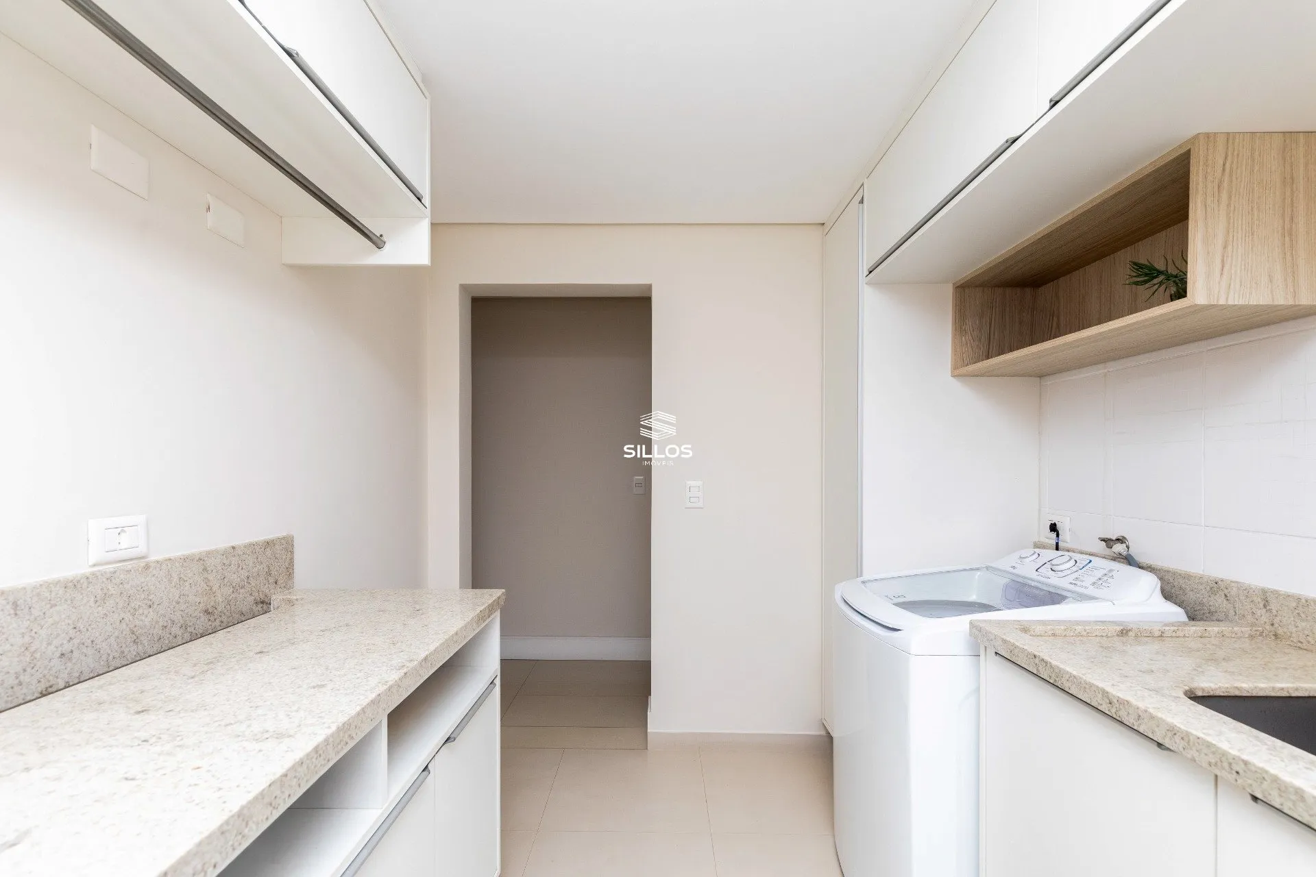 House with 4 bedrooms, 8 parking spaces in a condo — photo 12