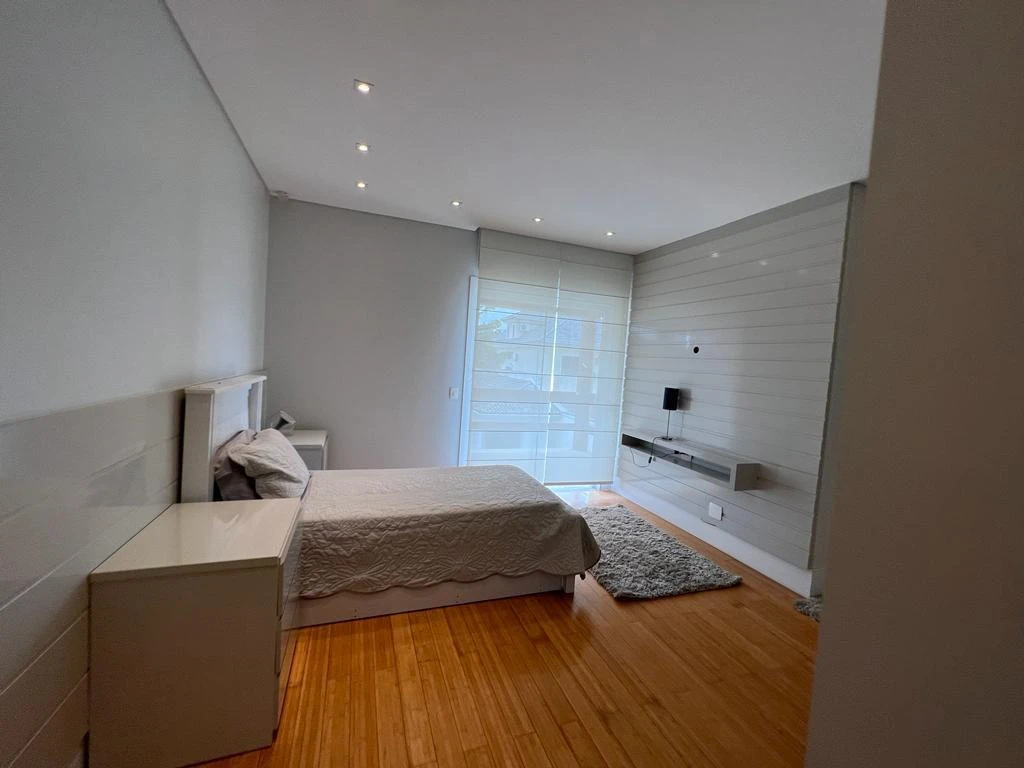 Furnished 700 m² house with 4 en-suites and 4 parking — photo 38