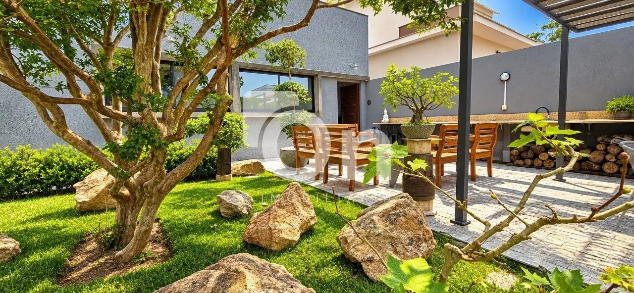 2-bedroom house with a mountain view in Florianópolis — photo 31