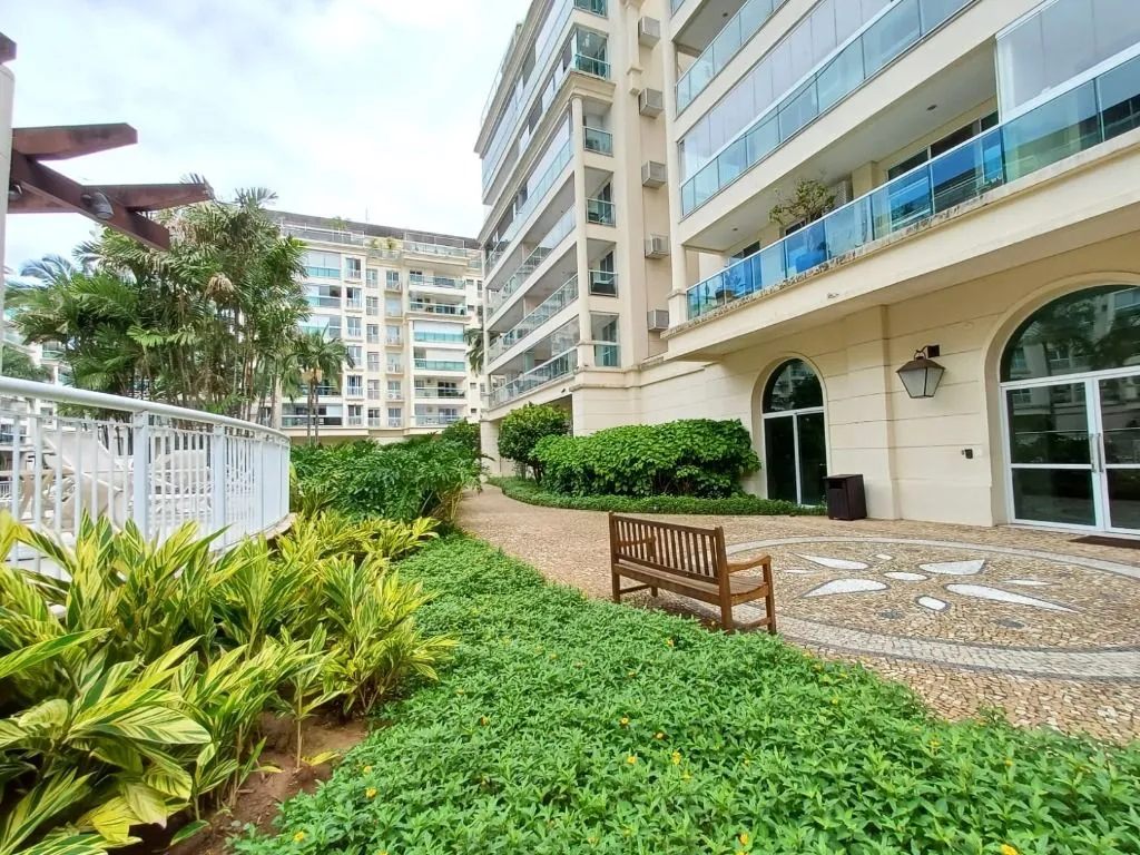 203 m² apartment with 3 bedrooms and enclosed balcony — photo 38