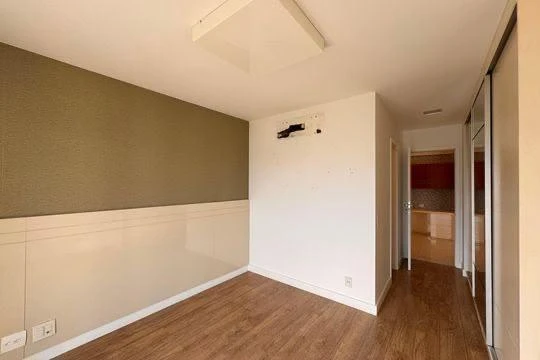 4-bedroom apartment with a separate kitchen, 260 m² — photo 17