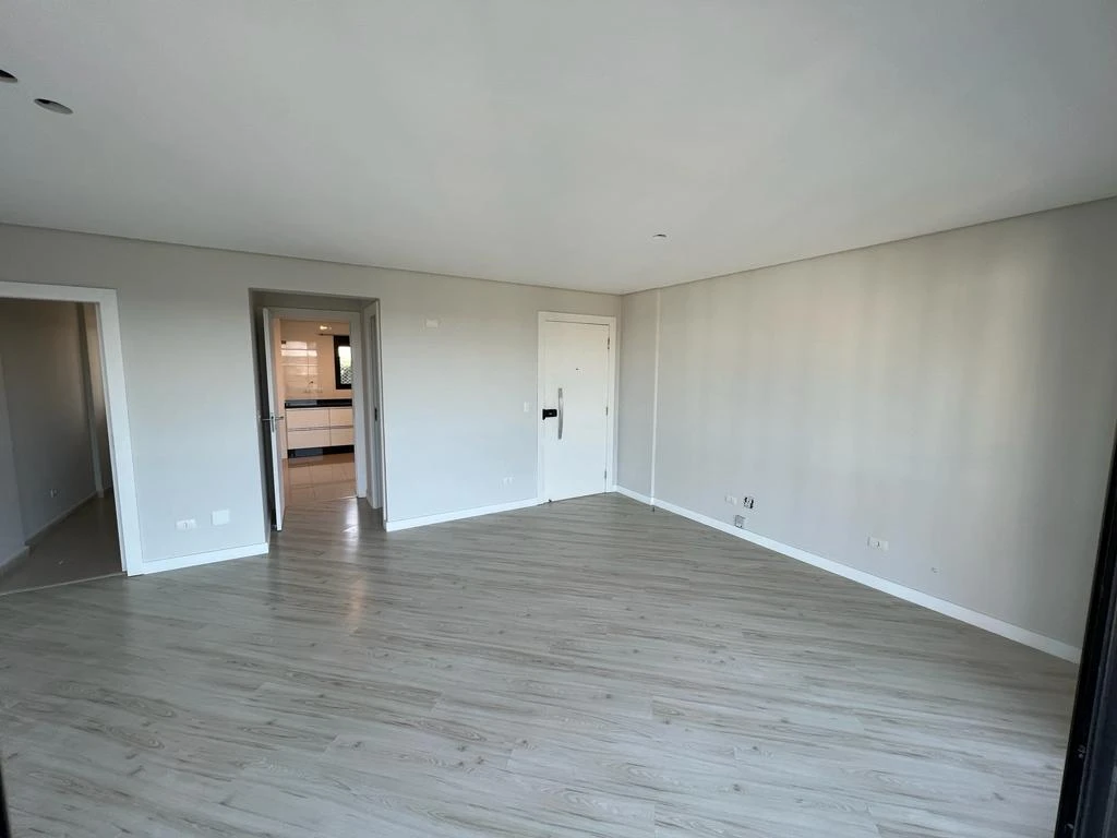 Rental apartment with 3 bedrooms, including a suite