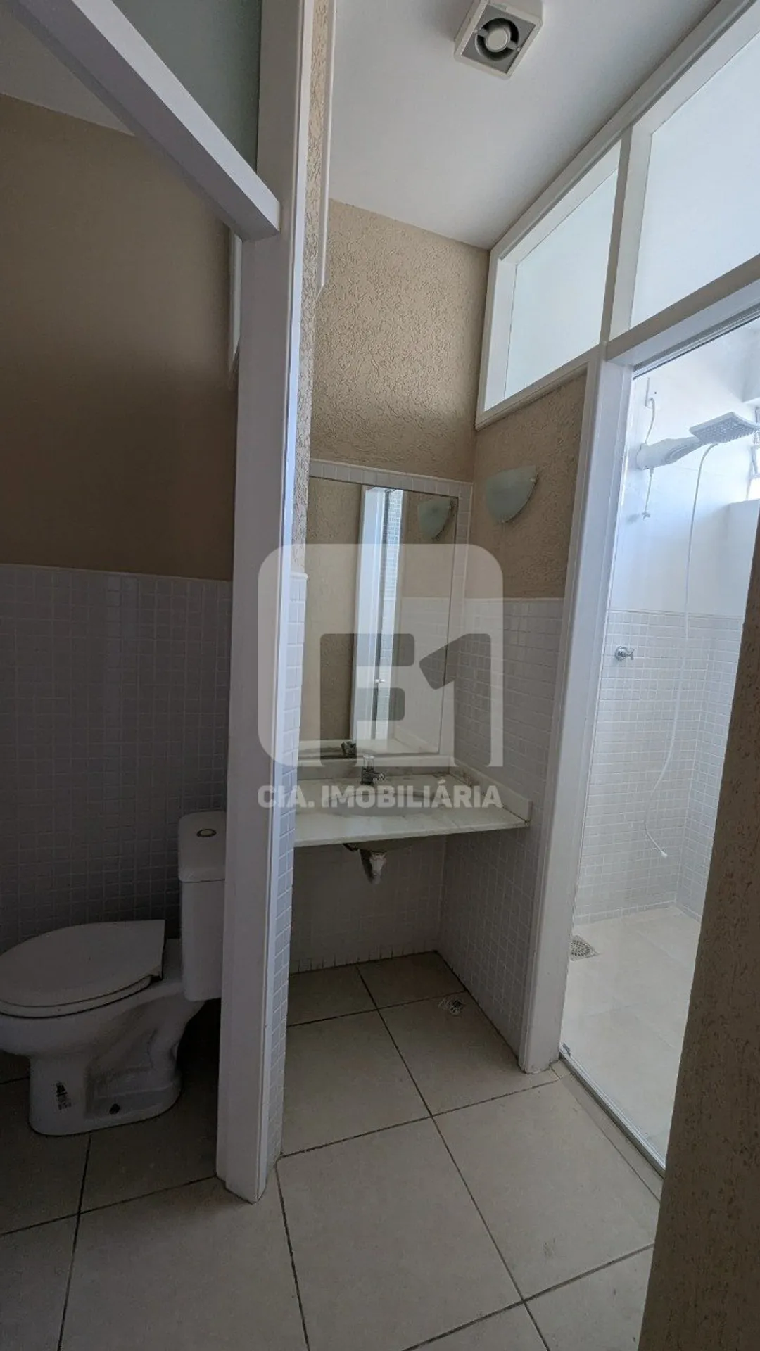 House with 6 bedrooms, en-suite and parking for 6 — photo 37