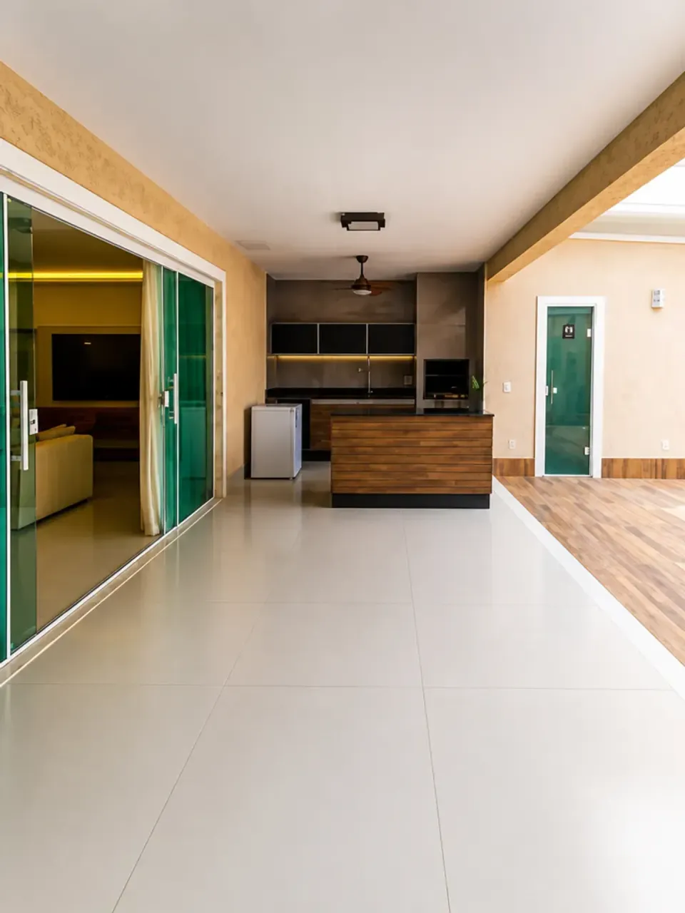 Casa triplex mobiliada com 5 suítes e 330 m² — photo 3