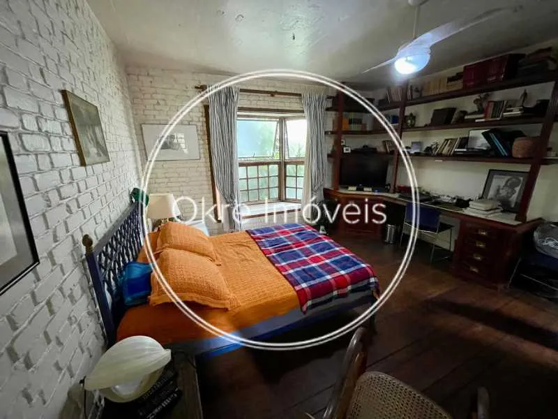 House in a gated community with 4 bedrooms and 5 baths — photo 16