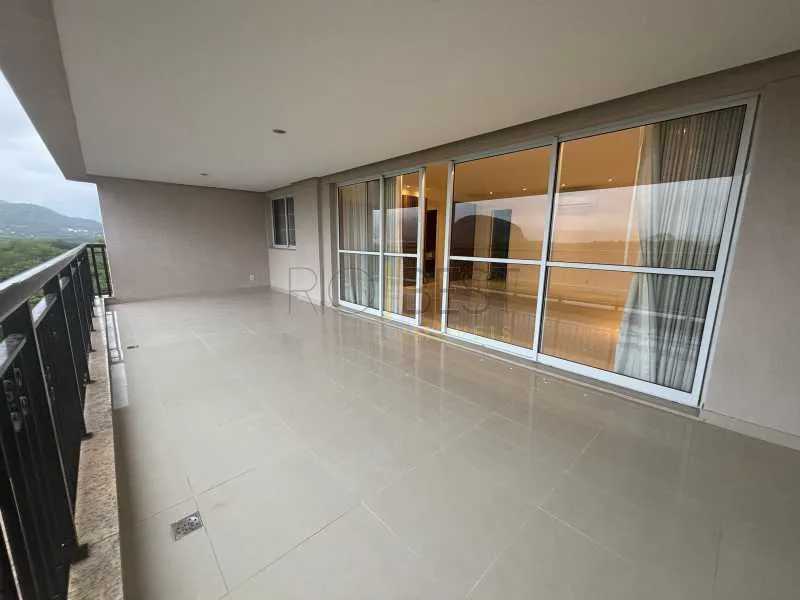 Apartment with 4 bedrooms, 5 bathrooms and a balcony — photo 11