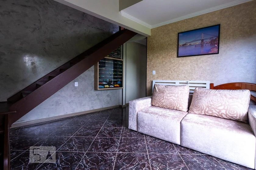 Unfurnished 1-bedroom apartment with a private garden — photo 4
