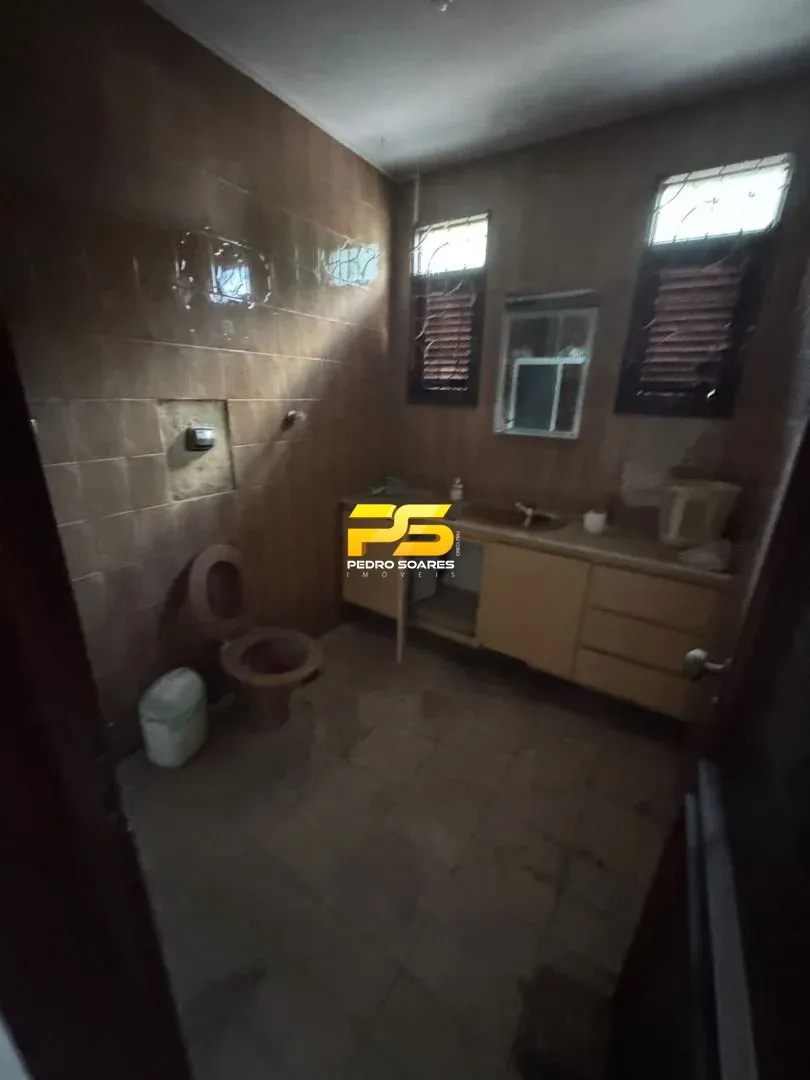 Unfurnished house for rent with 12 bedrooms and 5 baths — photo 16