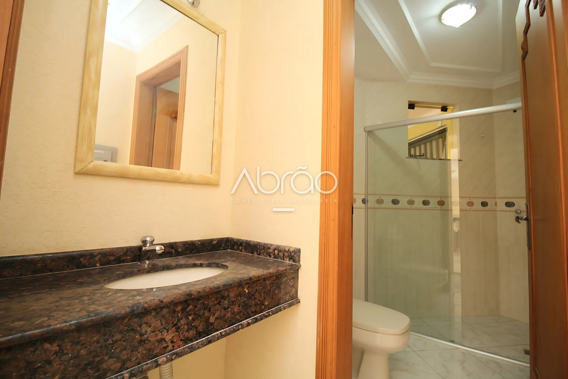 Commercial house with 5 bedrooms and 528 m², integrated kitchen — photo 27
