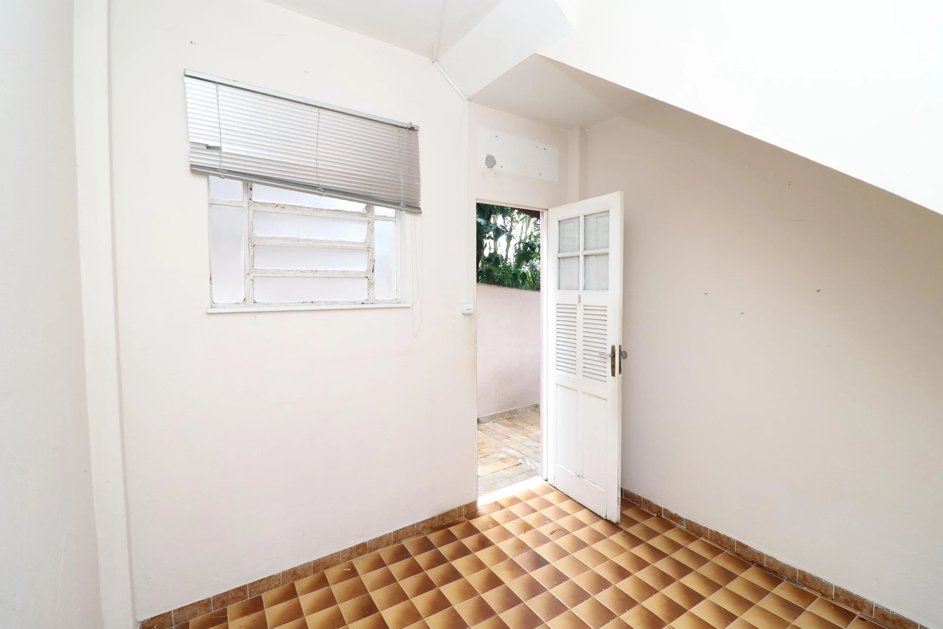 10-bedroom house with a bathtub in Rio de Janeiro — photo 37