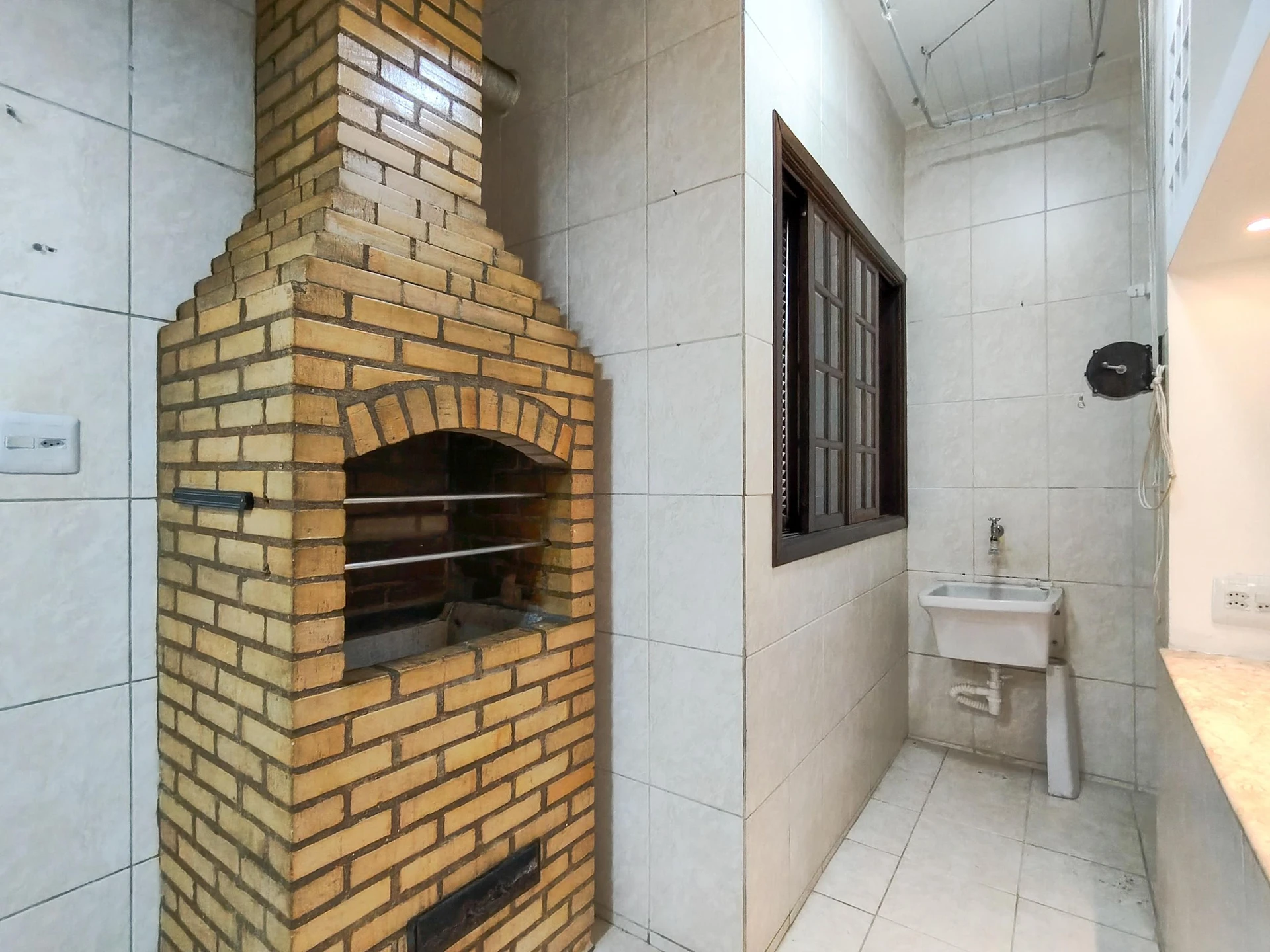 Квартира с 3 спальнями и грилем на балконе — photo 19