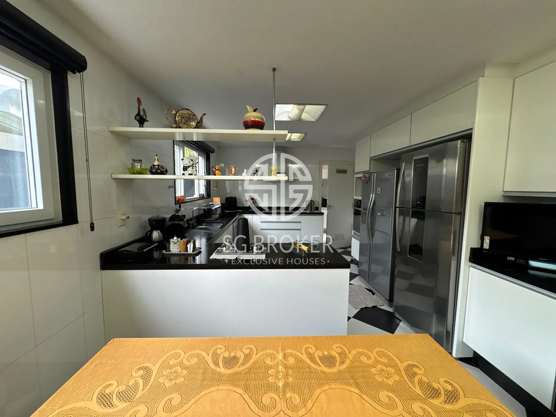 Casa para locação com 5 quartos e churrasqueira na varanda — photo 69