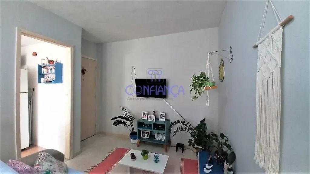 Apartamento com 2 dormitórios e mesa de trabalho — photo 3