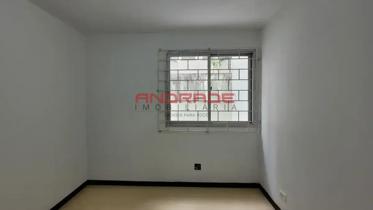 3-bedroom apartment with a separate closed-off kitchen — photo 43