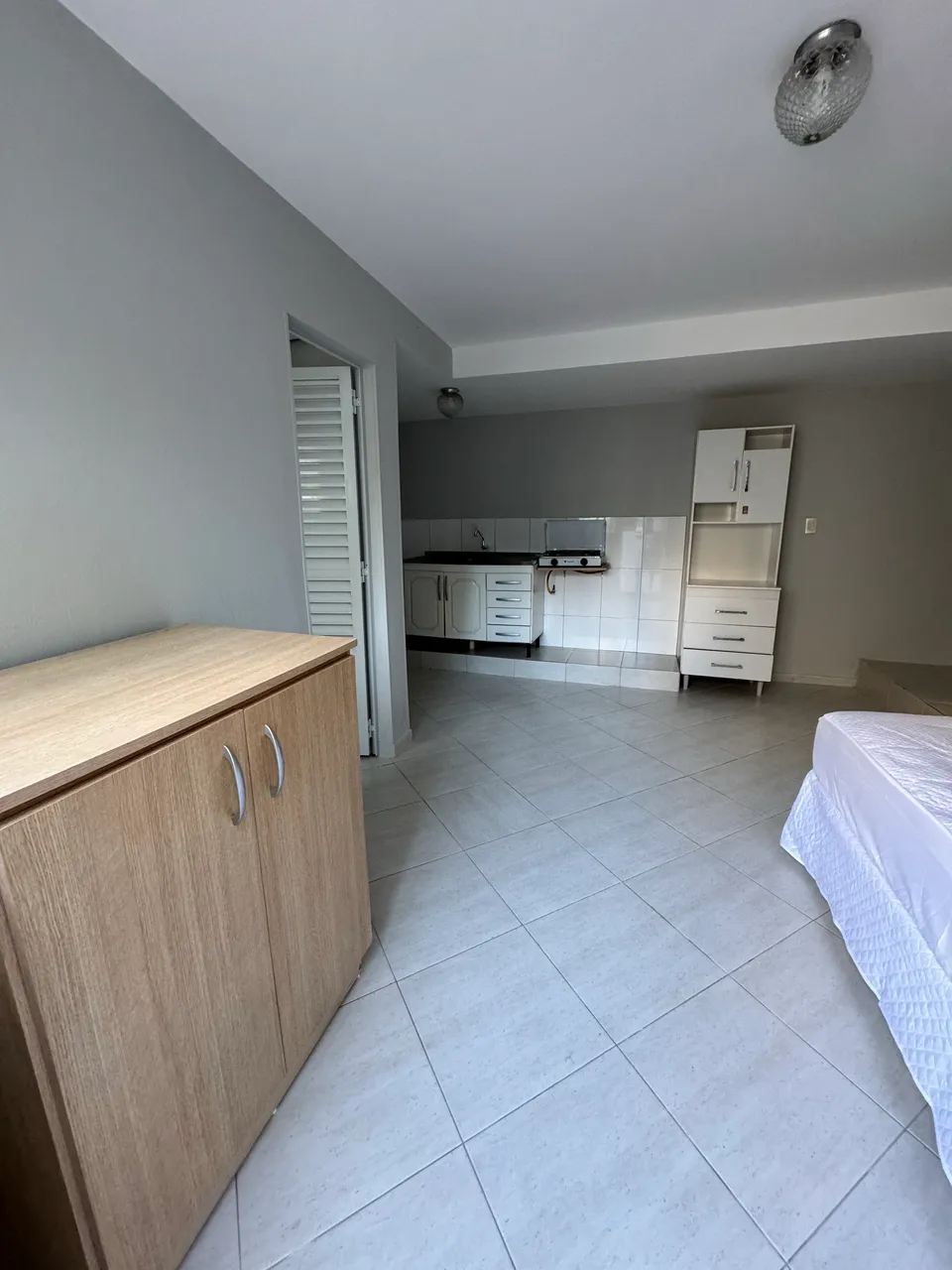 Unfurnished studio with glass shower and 1 bathroom — photo 7