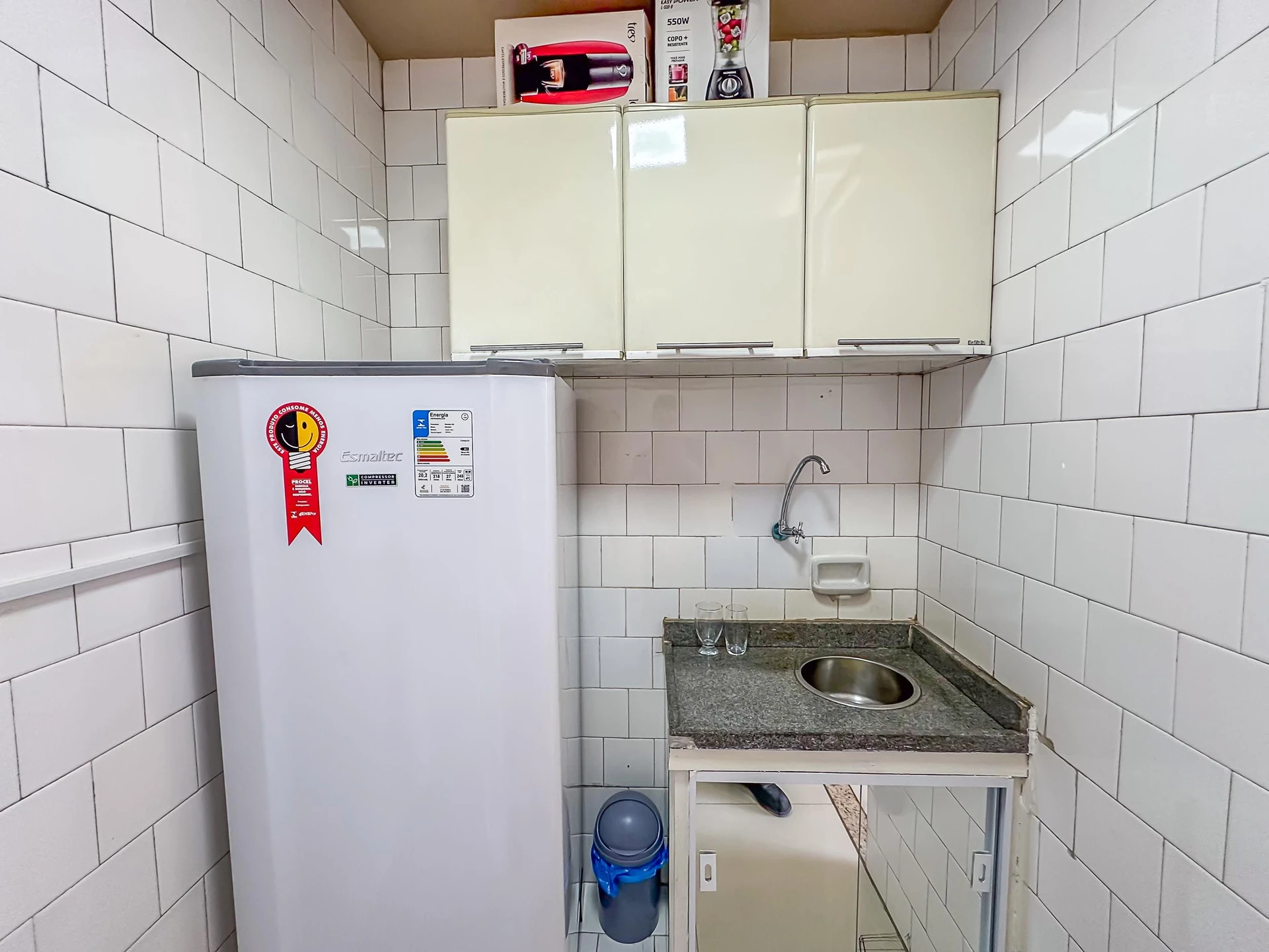 Furnished studio with a kitchenette and 1 bathroom — photo 21