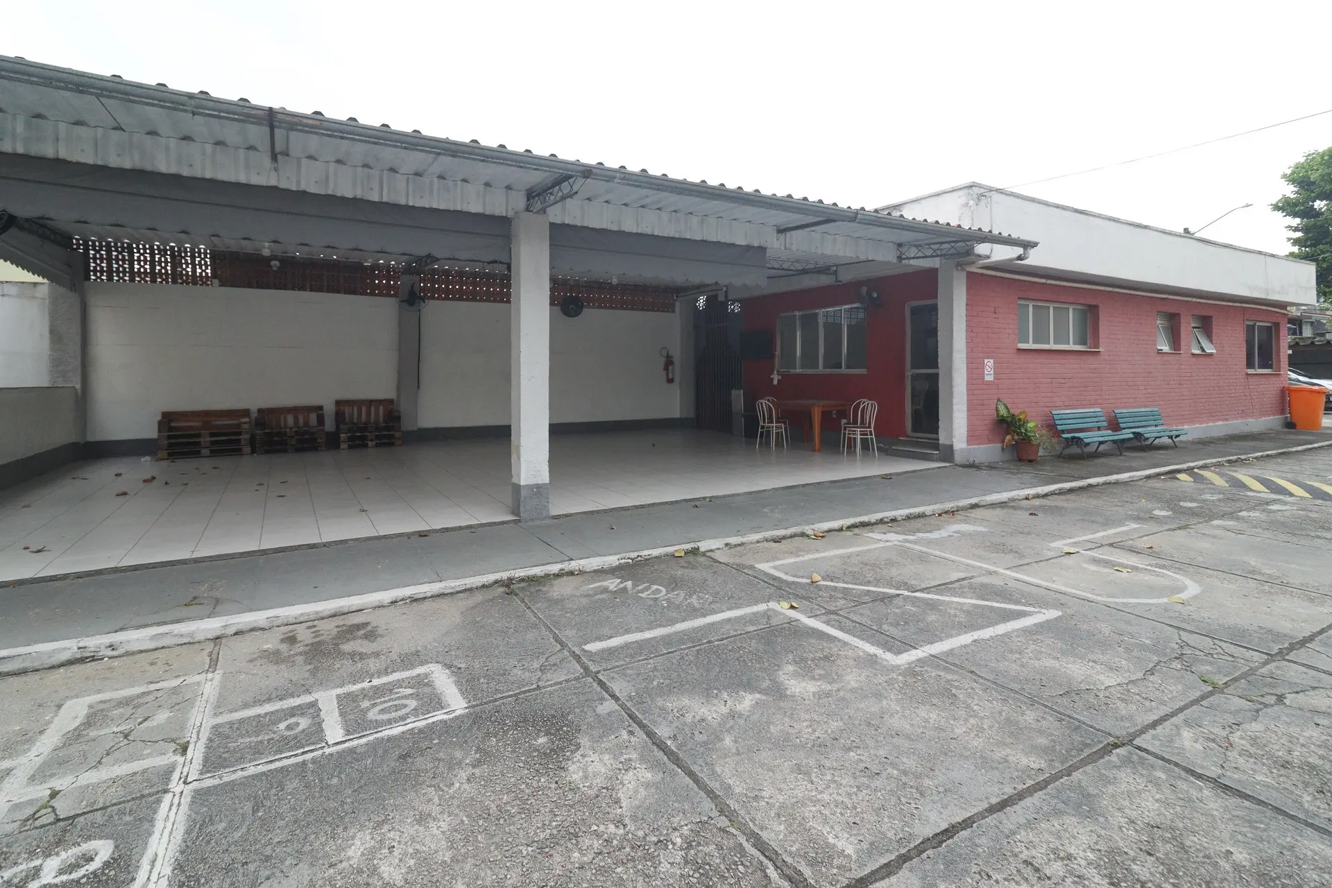 3-bedroom apartment with a mountain view — photo 41