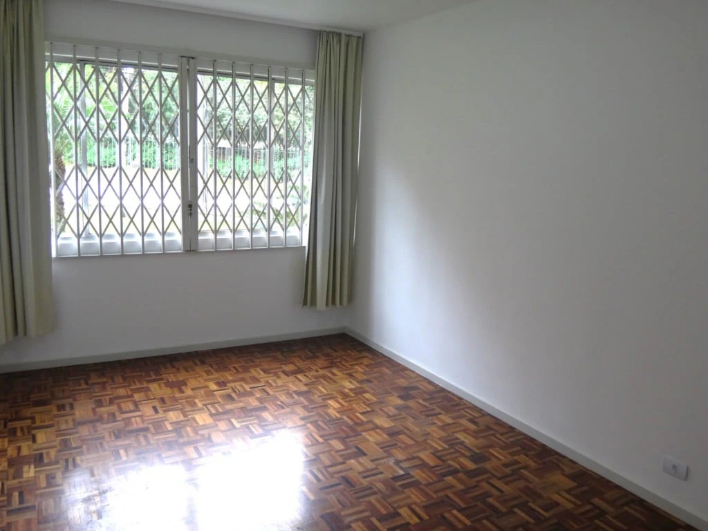 2-bedroom apartment with wood or laminate floors in Curitiba — photo 17