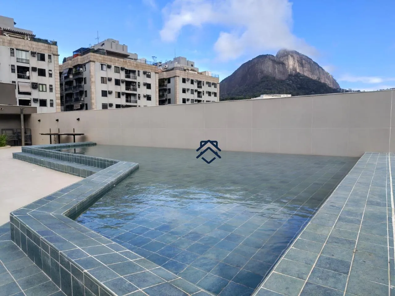 2-bedroom apartment with a mountain view — photo 7
