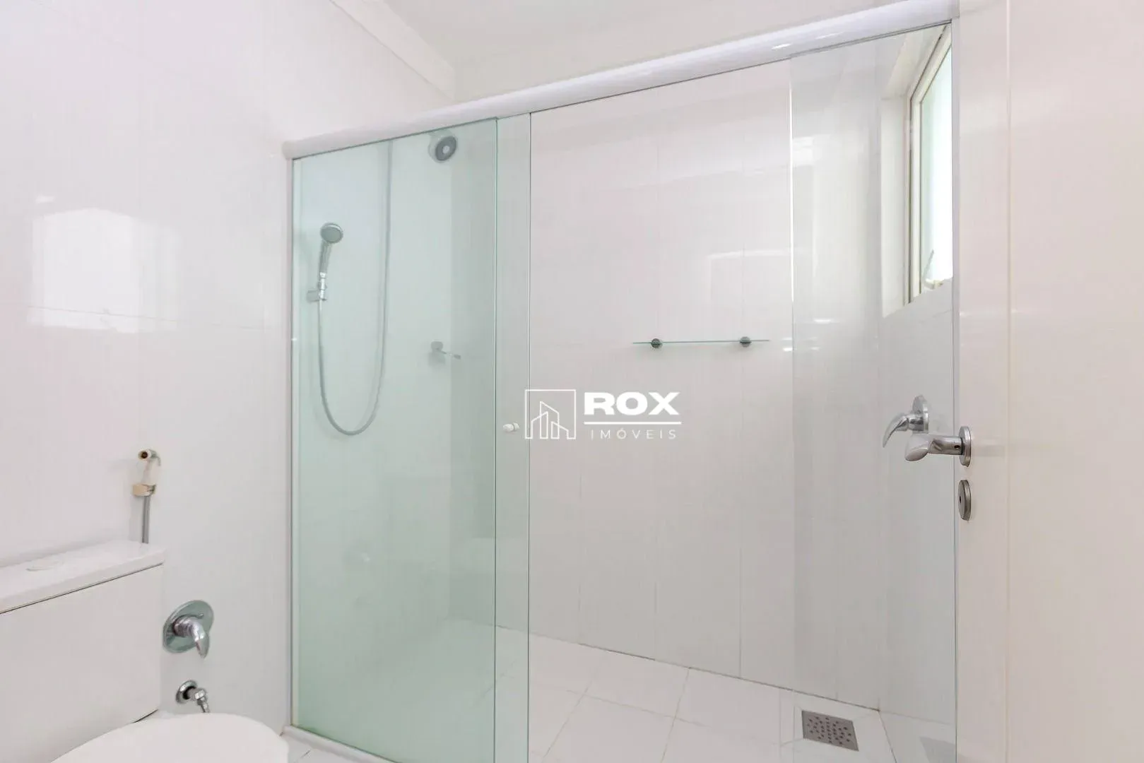 Unfurnished 598 m² house with 6 parking spaces — photo 35