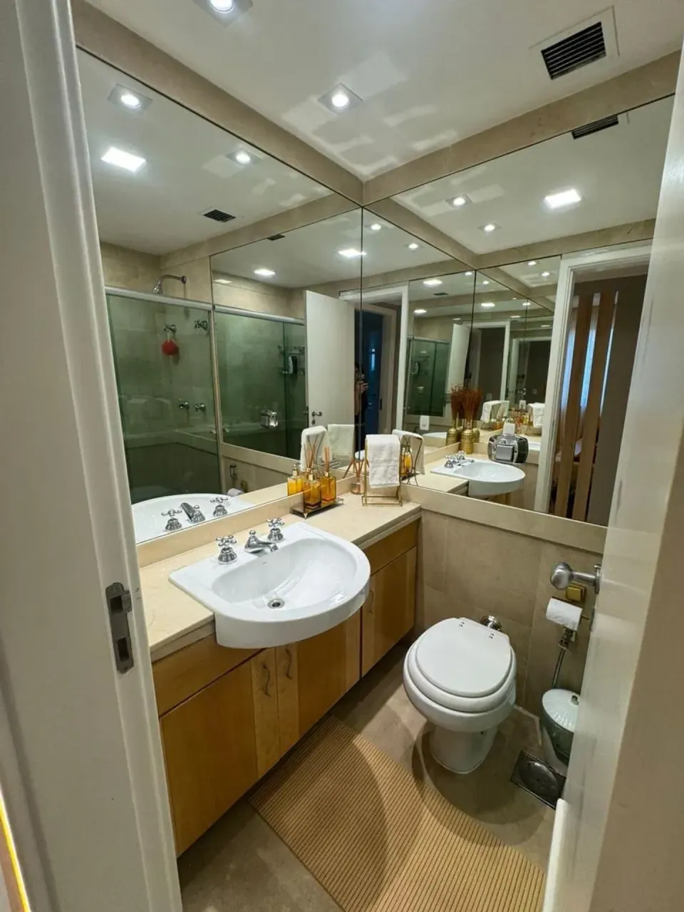 Furnished 130 m² apartment with 3 bedrooms — photo 9