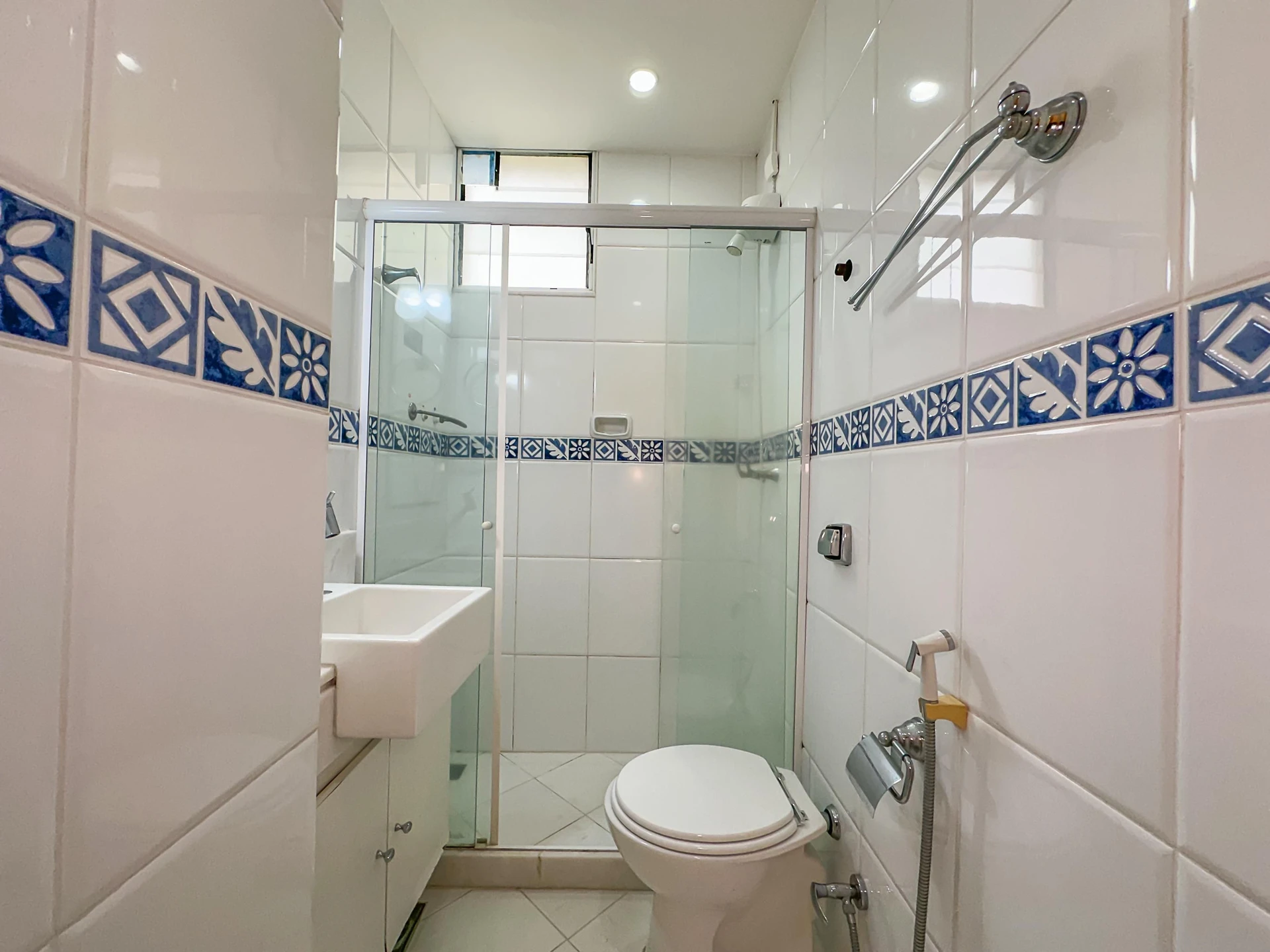 2-bedroom apartment with a glass-enclosed balcony — photo 18