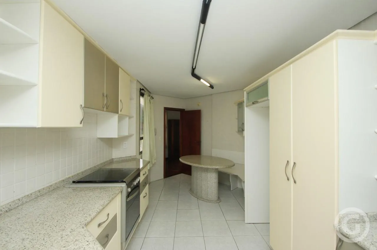 206 m² apartment with 4 bedrooms and 2 en-suites — photo 13