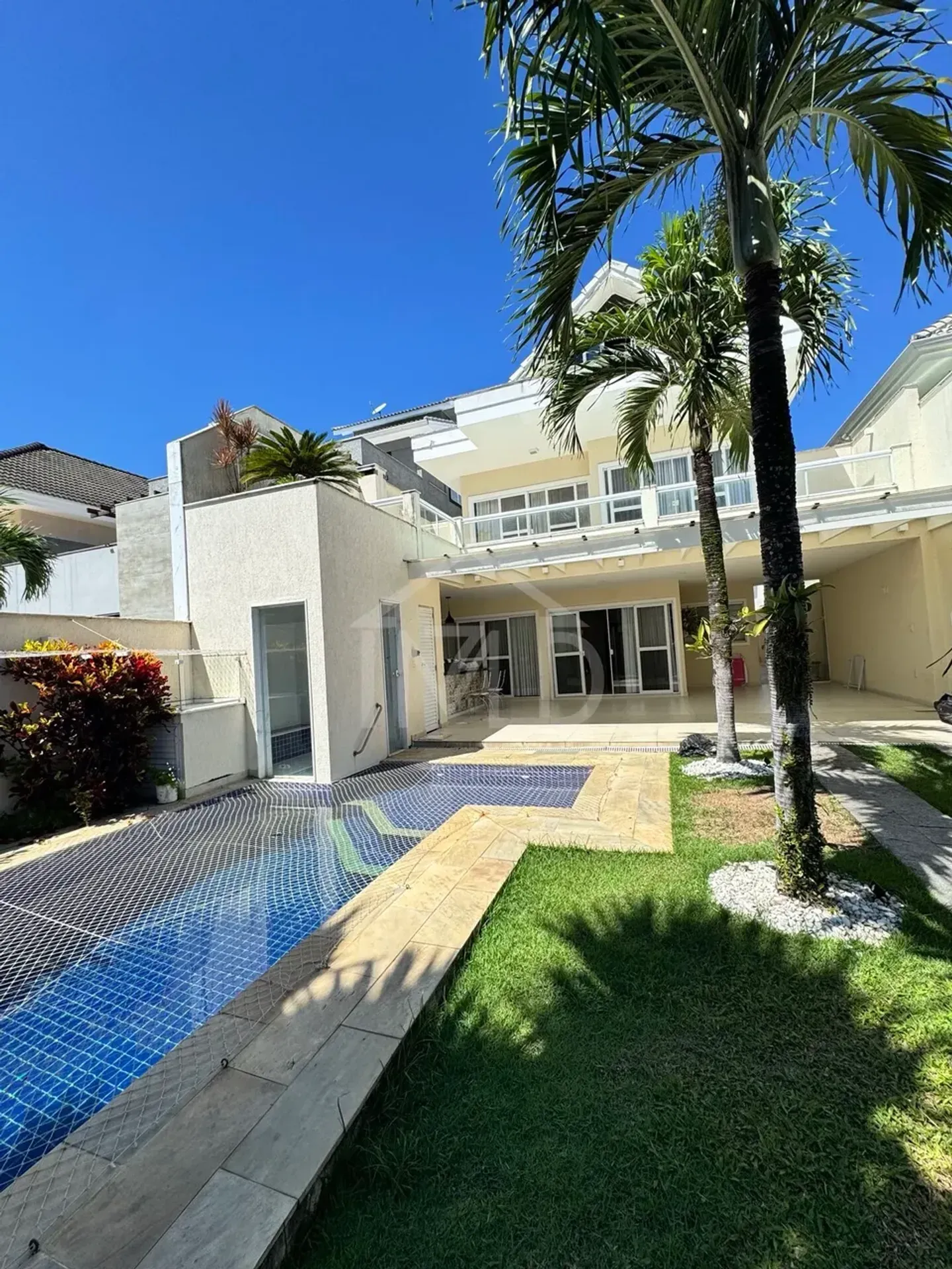 House 390 m² with 5 bedrooms and an open-plan kitchen — photo 28