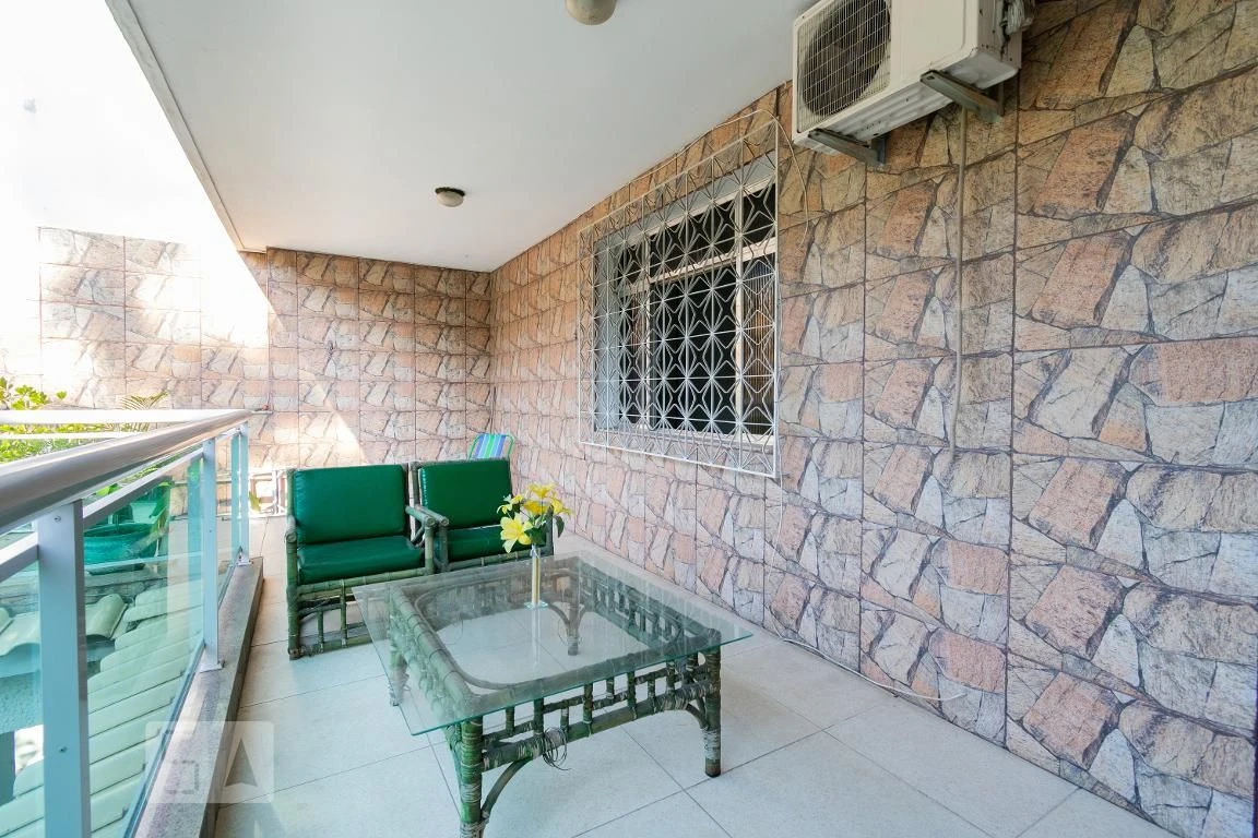 Furnished 4-bedroom house with private garden — photo 10