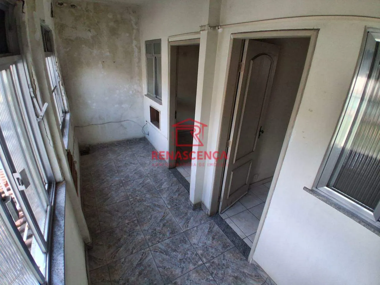 House with 5 bedrooms and 3 bathrooms, with a balcony — photo 22