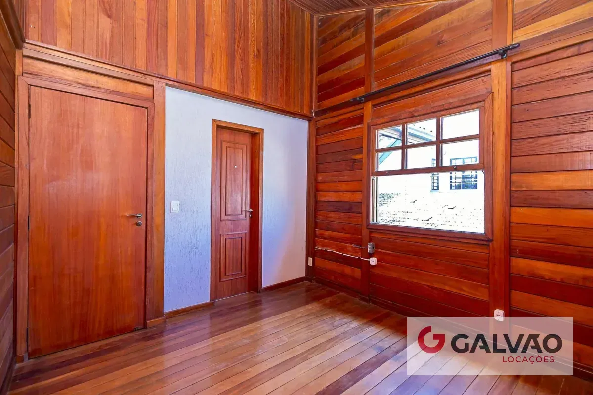 Casa sin amueblar con 3 dormitorios, cocina cerrada y balcón — photo 22