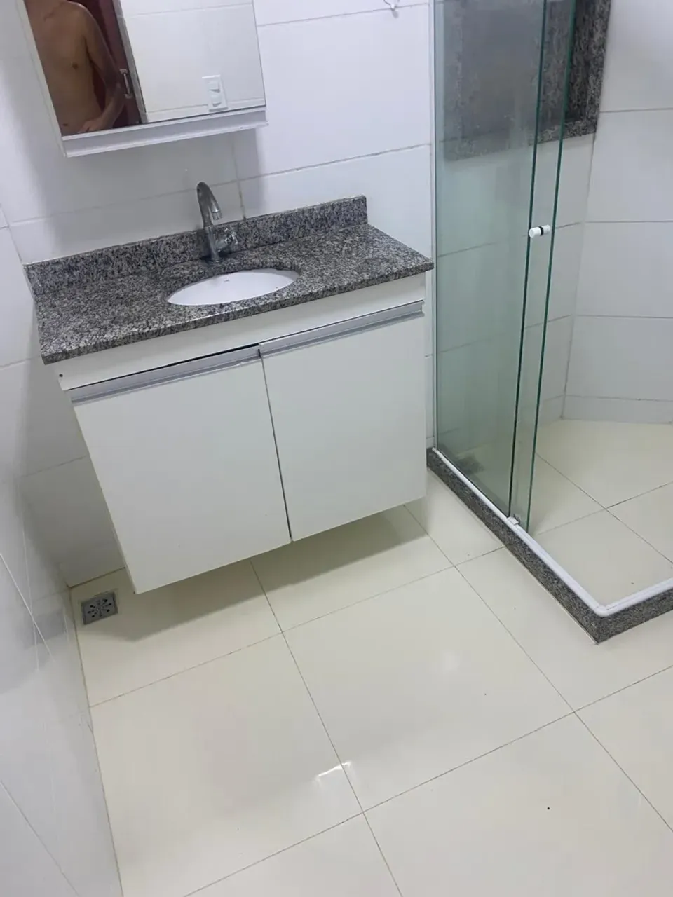 Unfurnished 1-bedroom apartment with a separate kitchen — photo 5