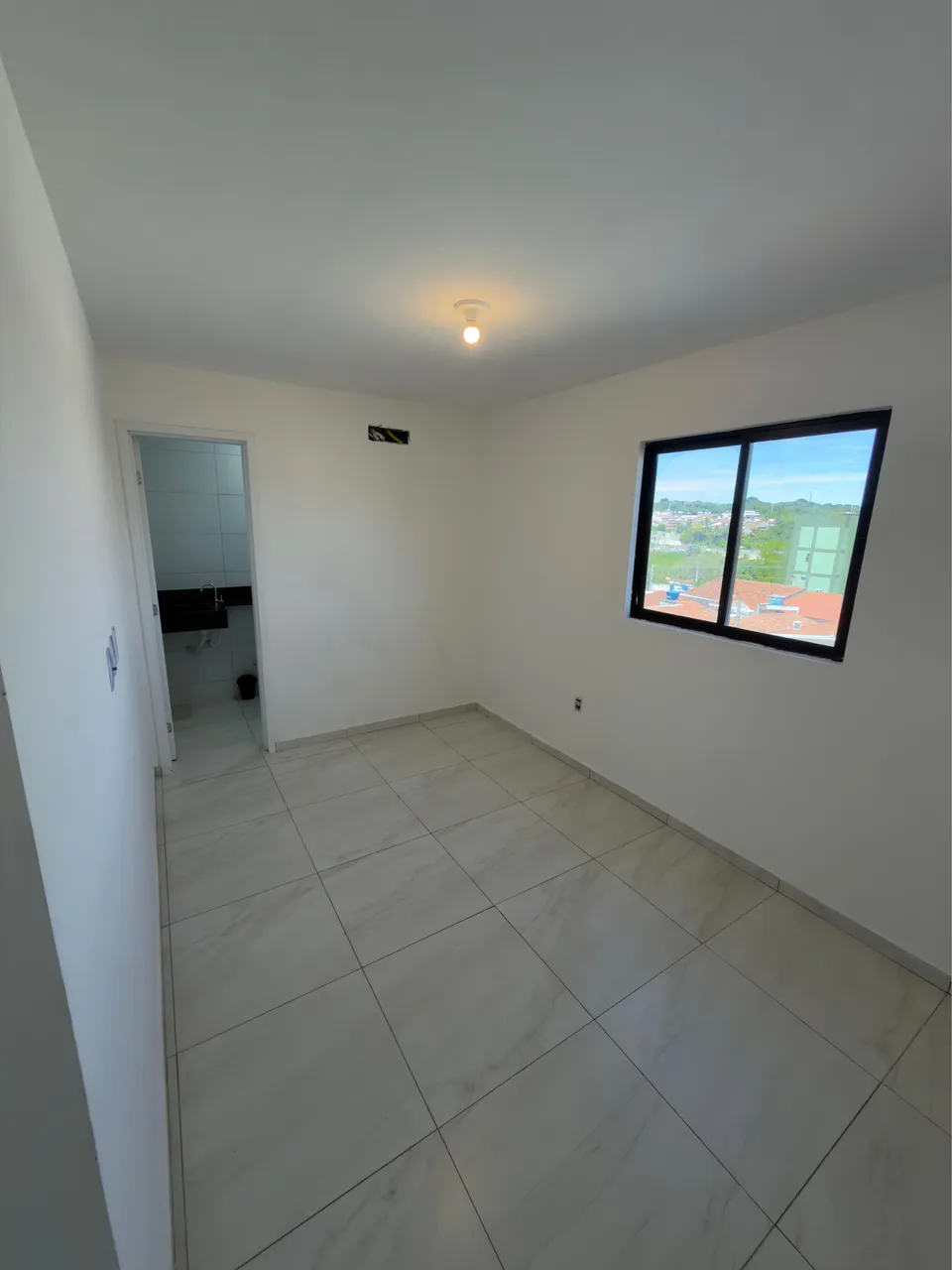 Unfurnished apartment with open-plan kitchen and 3 bedrooms — photo 10