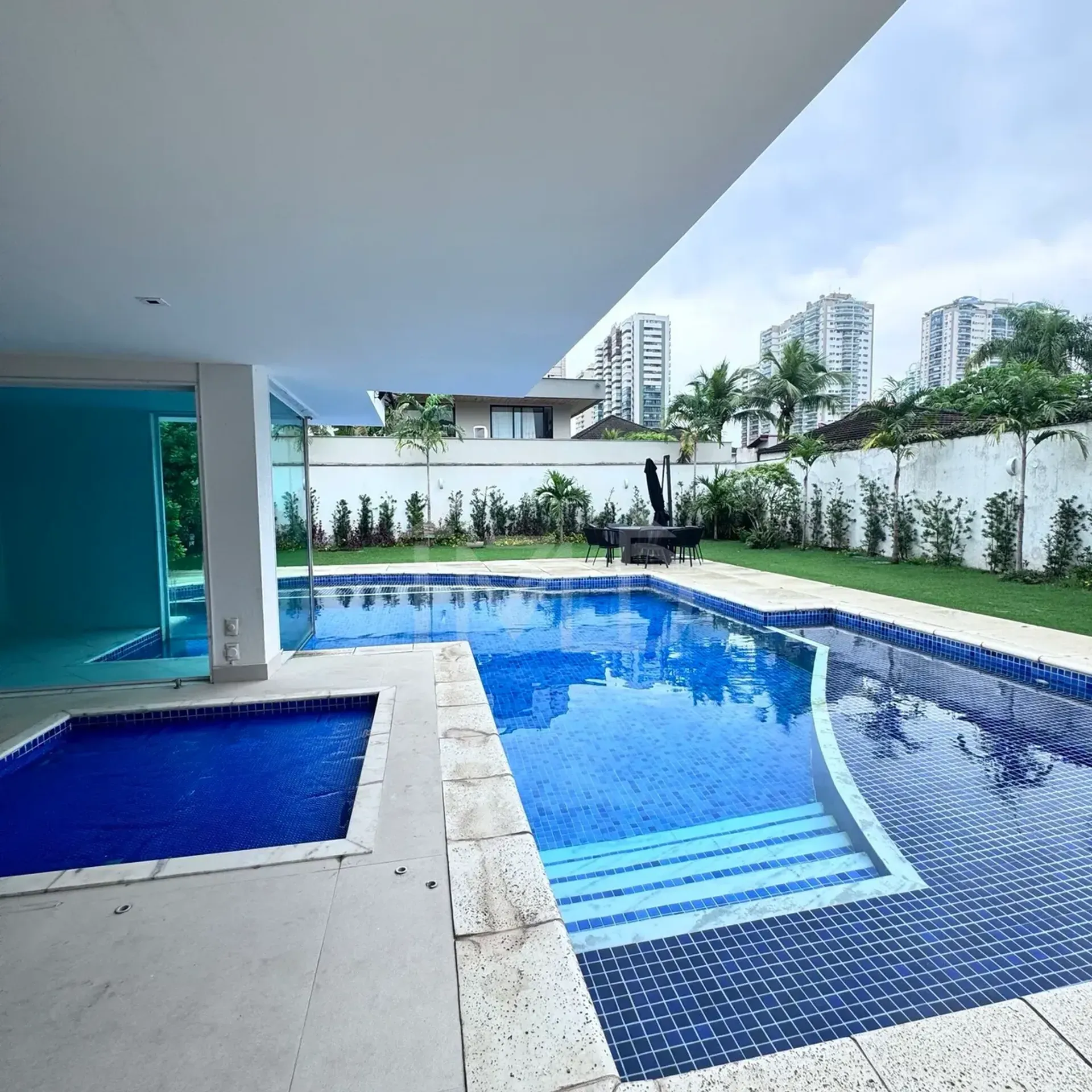 Casa amueblada con 5 dormitorios y 5 baños, balcón acristalado — photo 18
