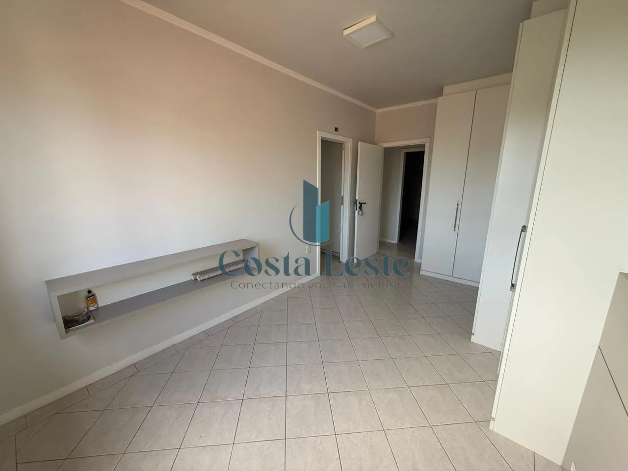 4-bedroom house with a fireplace in Florianópolis — photo 9
