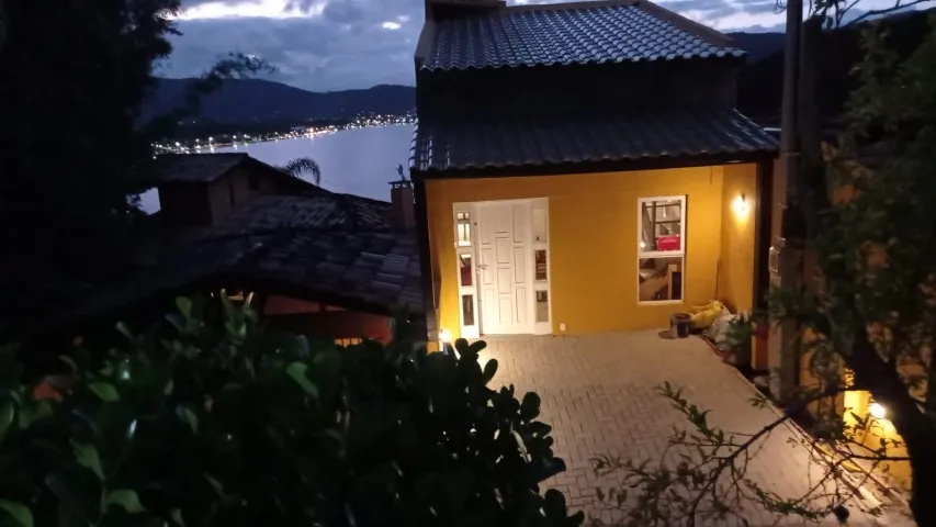 One-bedroom house with a water view — photo 14