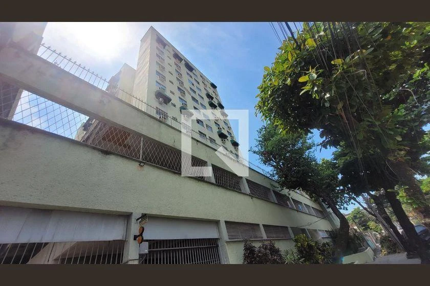 Apartamento com 2 quartos e box de vidro no banheiro — photo 43