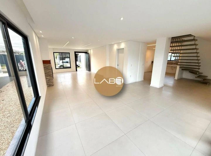 Дом с 4 спальнями с ванной и площадью 490 м² — photo 2