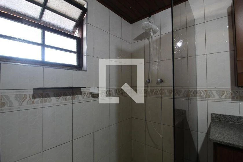 265 m² house with a home office and a bathtub — photo 16