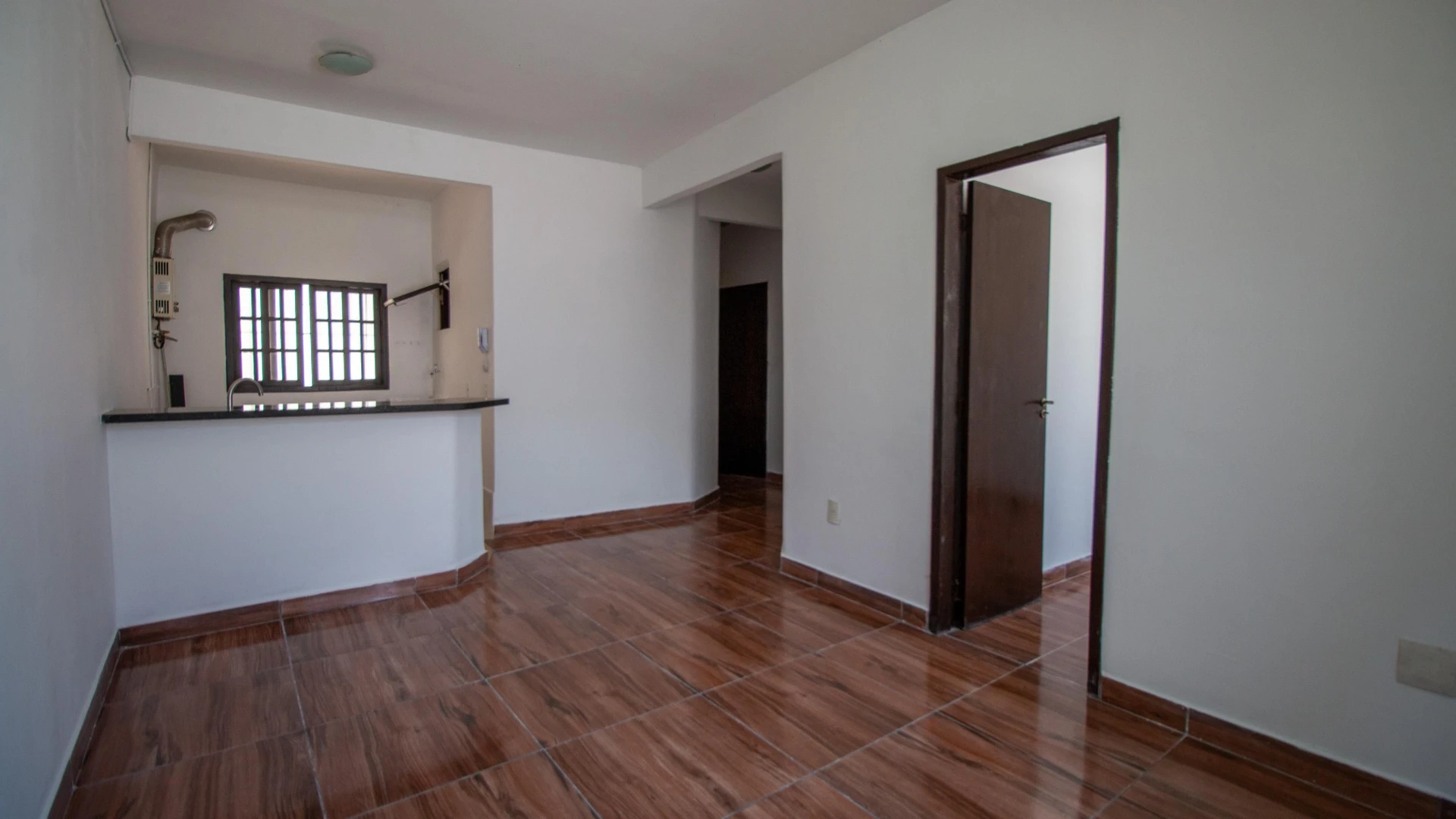 2-bedroom house, 1 with its own bathroom, 85 m²