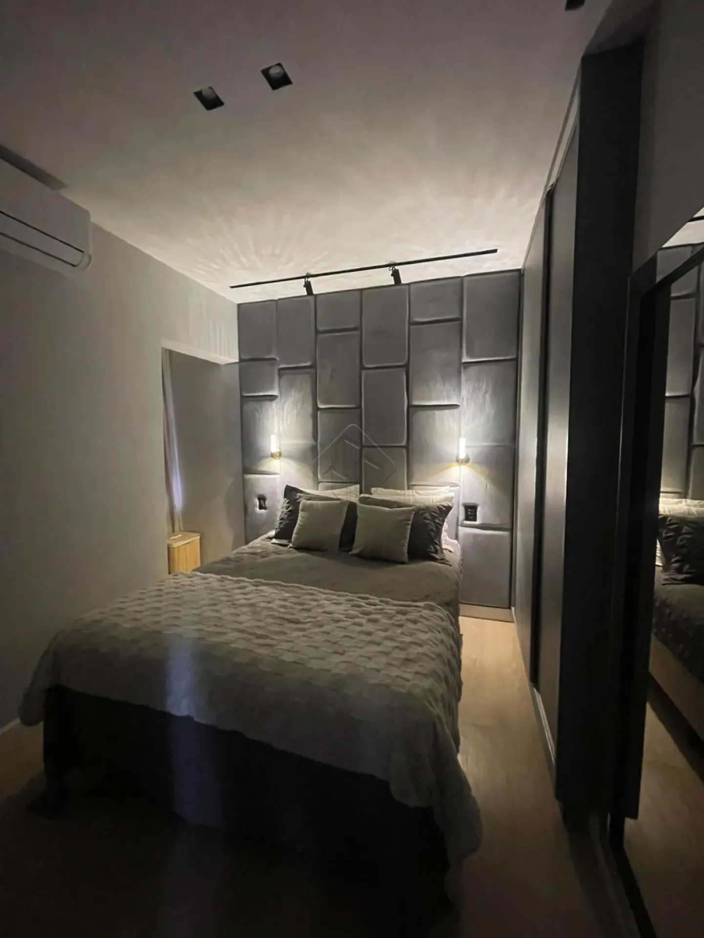 Furnished apartment, 123 m², with floor-to-ceiling windows — photo 28