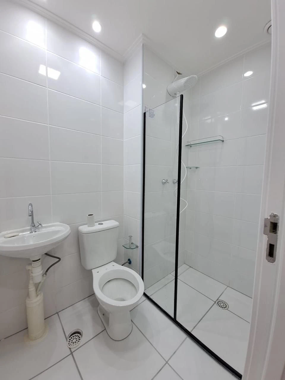 2-bedroom apartment in a building with a gym — photo 18