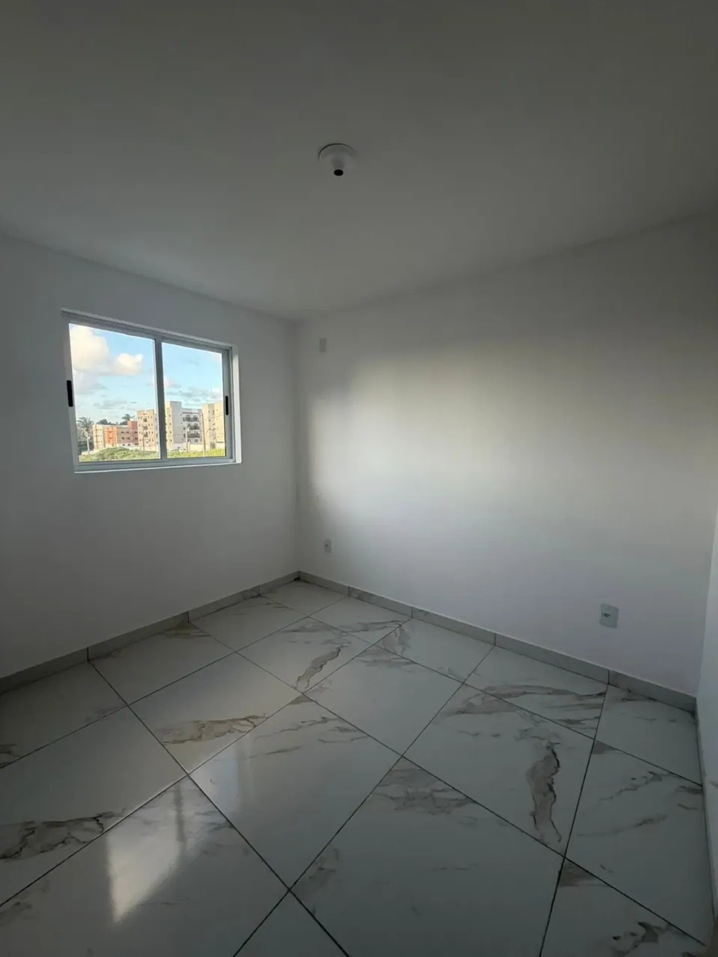Квартира с 2 спальнями, балконом и местом в гараже — photo 3