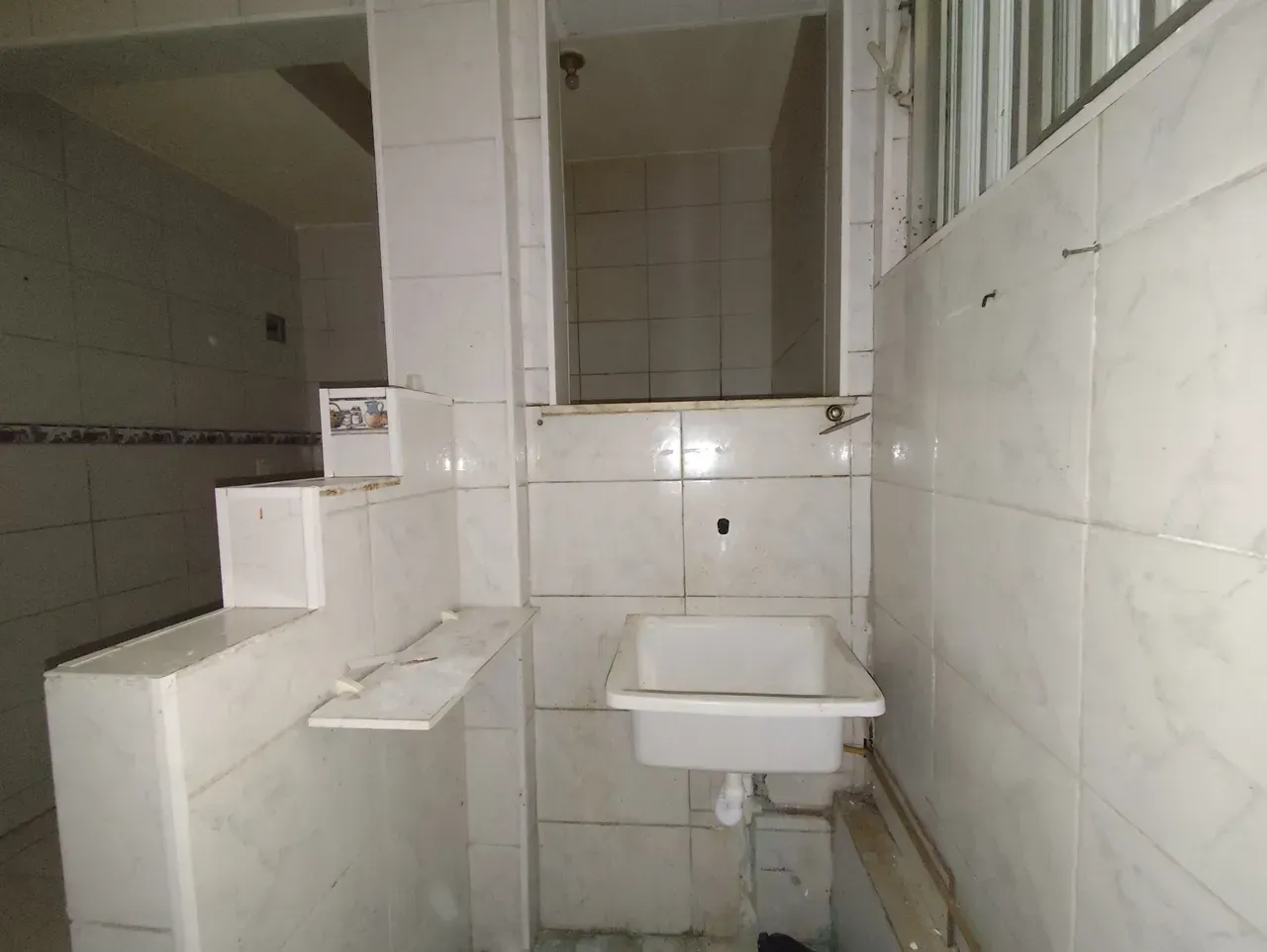Unfurnished apartment with 3 bedrooms and 1 bathroom — photo 18