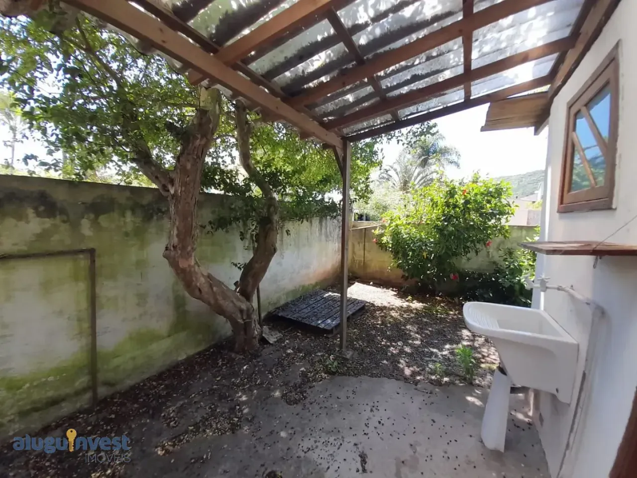 House with 1 bedroom and wood floors, plus garden — photo 6