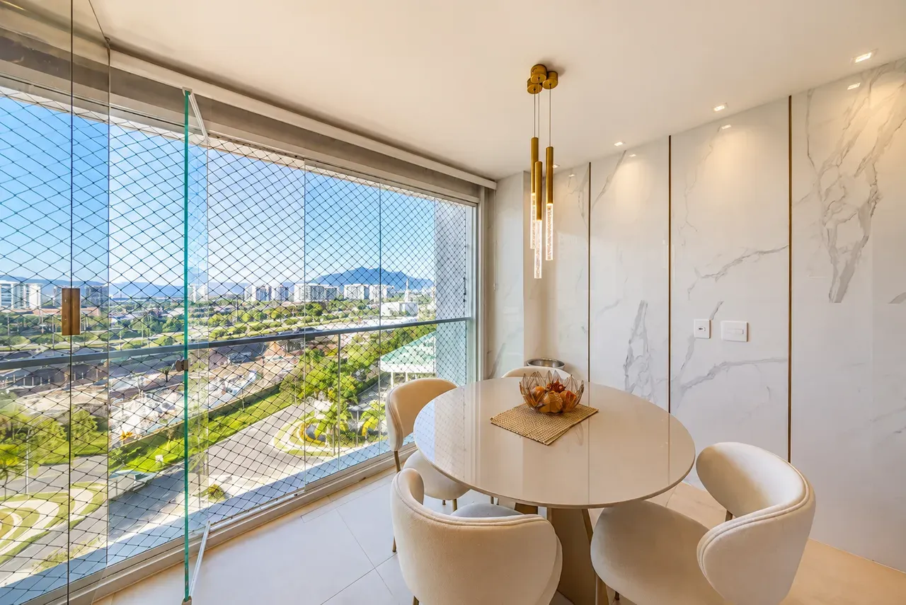 Furnished apartment, 266 m², with floor-to-ceiling windows — photo 10