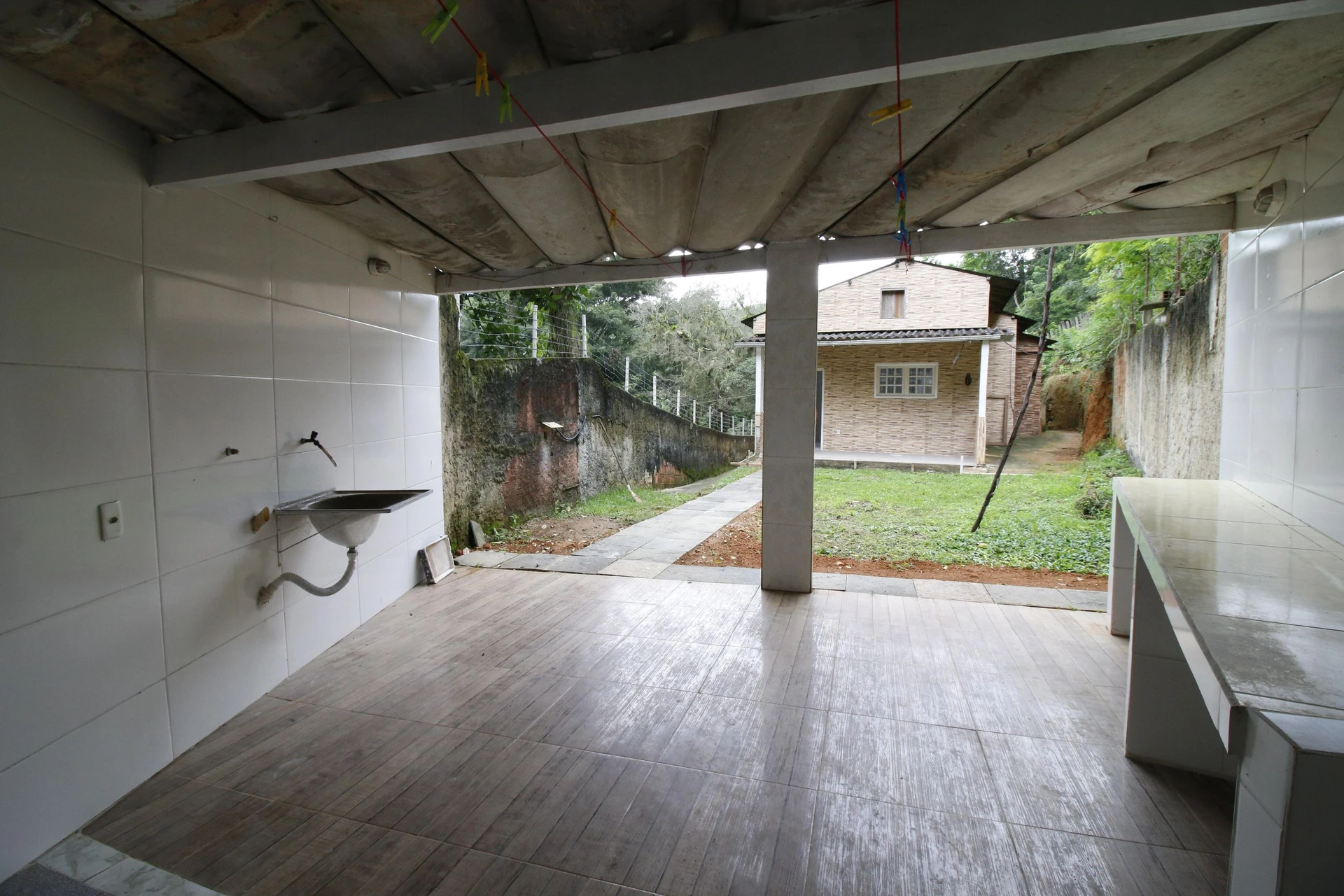 3-bedroom apartment with a grill on the balcony — photo 32