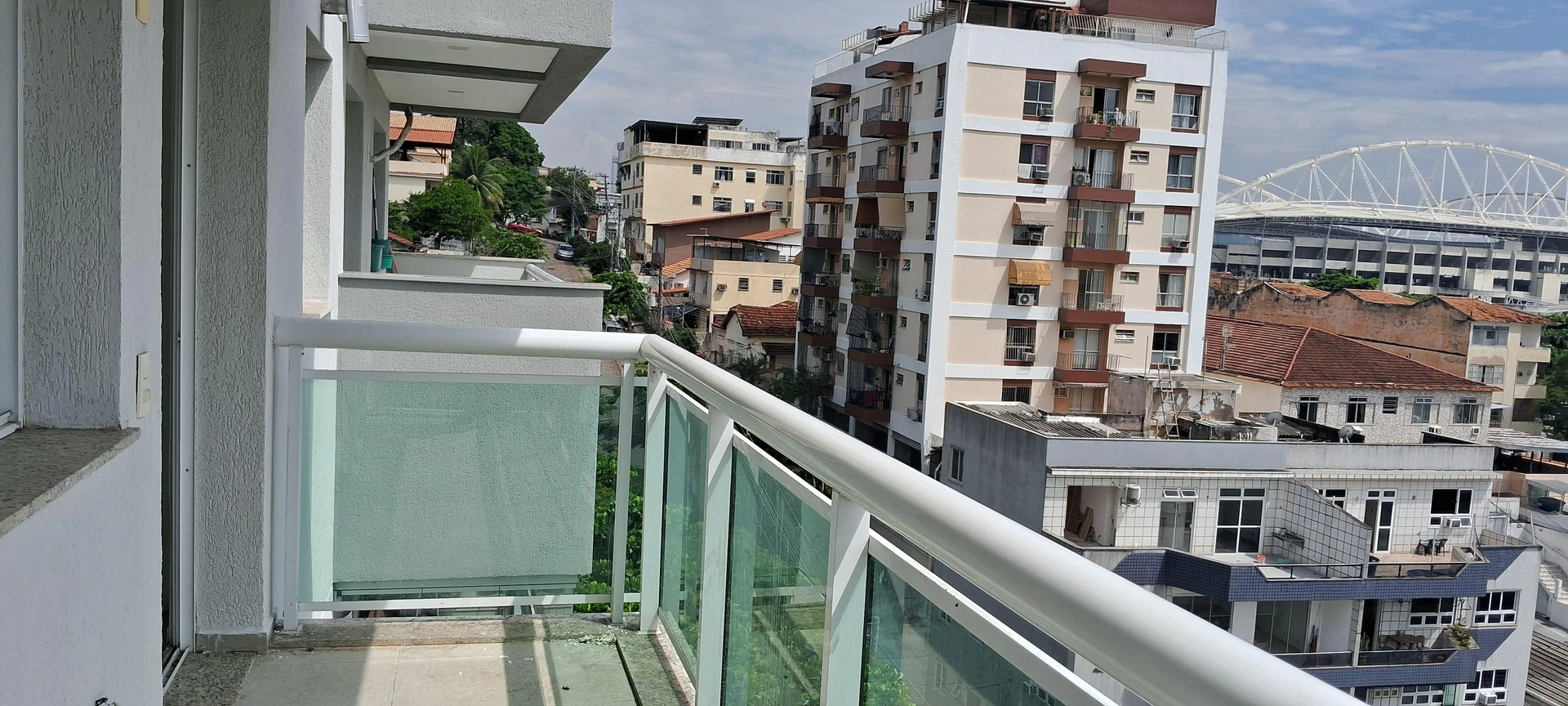 2-bedroom apartment in a building with a gym — photo 8