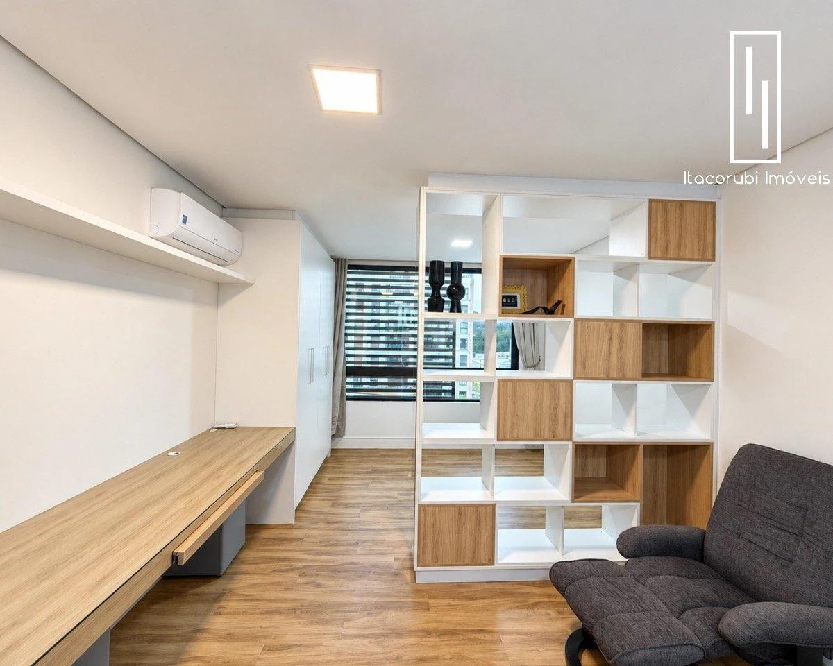 Floor-to-ceiling windows in a one-bedroom apartment, 32 m²
