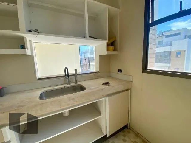 Unfurnished apartment with a glass-enclosed balcony — photo 14